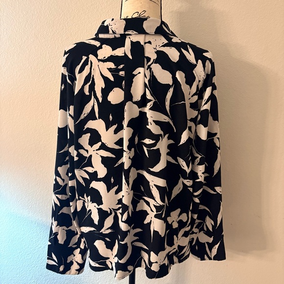 Fred David Black and White Floral Blouse - Picture 5 of 8